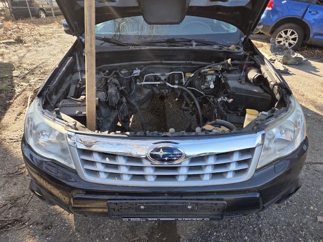 bontott SUBARU FORESTER Jobb hátsó Ajtó (Részeivel)