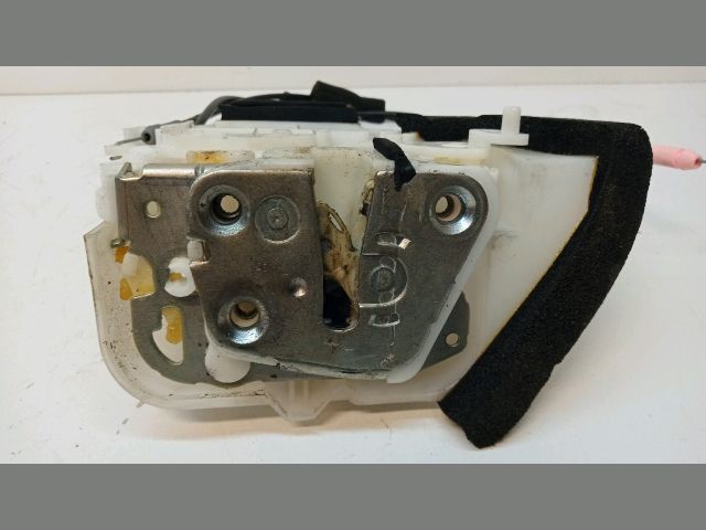 bontott SUBARU FORESTER Jobb hátsó Ajtózár Motor