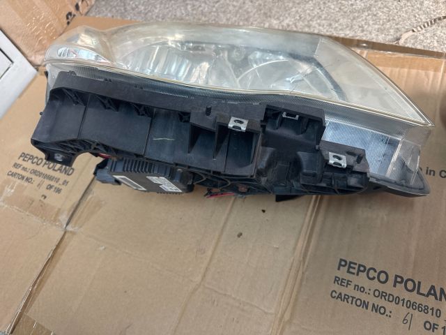 bontott SUBARU FORESTER Jobb Xenon Fényszóró