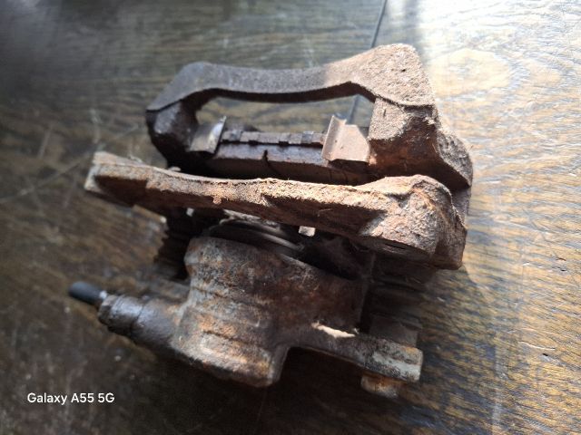 bontott SUBARU IMPREZA Bal hátsó Féknyereg Munkahengerrel