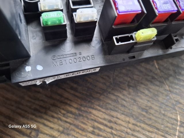 bontott SUBARU IMPREZA Biztosítéktábla Motortér