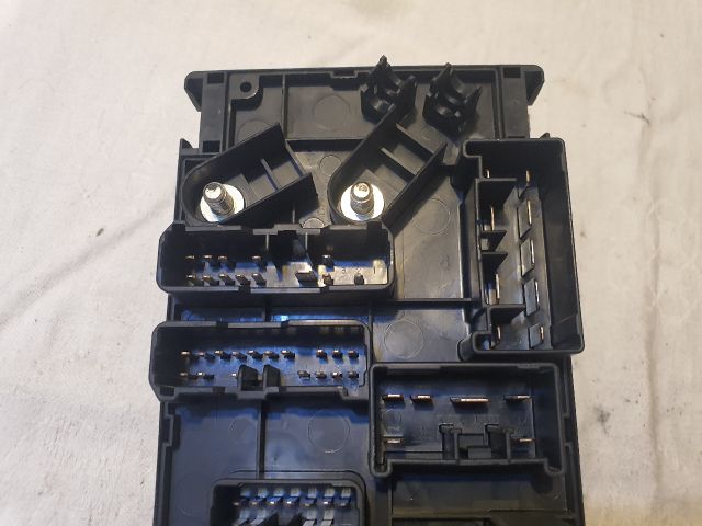 bontott SUBARU IMPREZA Biztosítéktábla Motortér