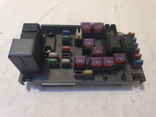 bontott SUBARU IMPREZA Biztosítéktábla Motortér