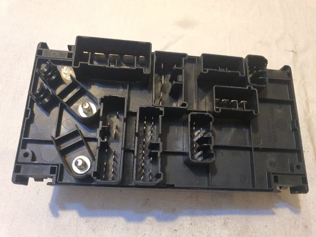 bontott SUBARU IMPREZA Biztosítéktábla Motortér