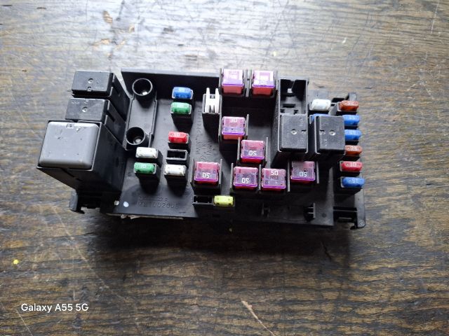 bontott SUBARU IMPREZA Biztosítéktábla Motortér