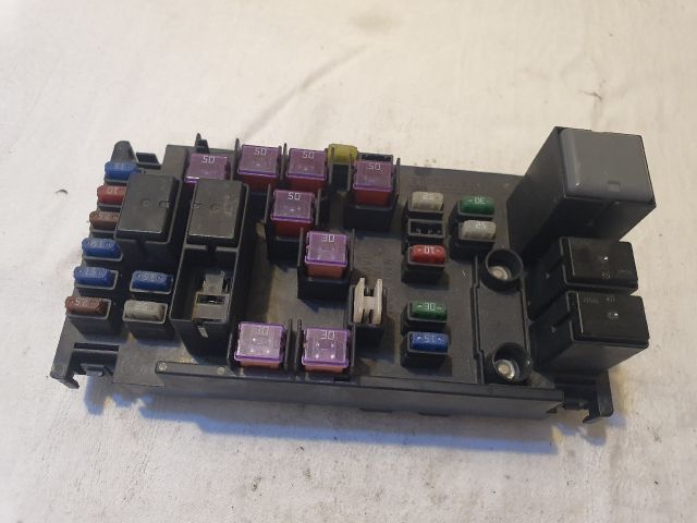 bontott SUBARU IMPREZA Biztosítéktábla Motortér