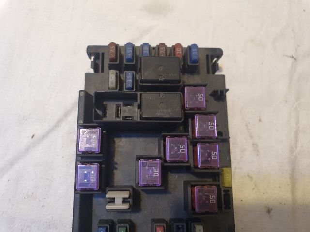 bontott SUBARU IMPREZA Biztosítéktábla Motortér