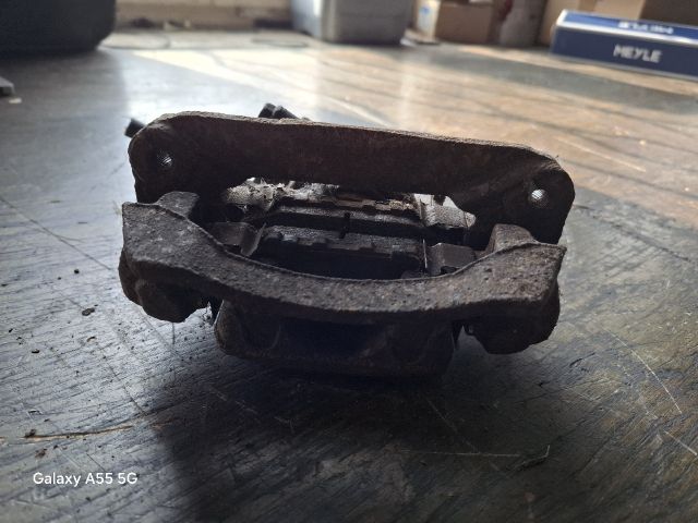 bontott SUBARU IMPREZA Jobb hátsó Féknyereg Munkahengerrel