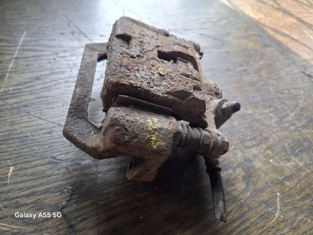 bontott SUBARU IMPREZA Jobb hátsó Féknyereg Munkahengerrel