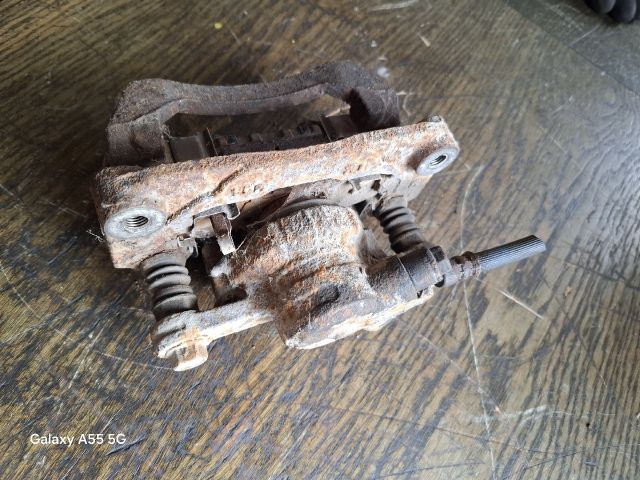 bontott SUBARU IMPREZA Jobb hátsó Féknyereg Munkahengerrel