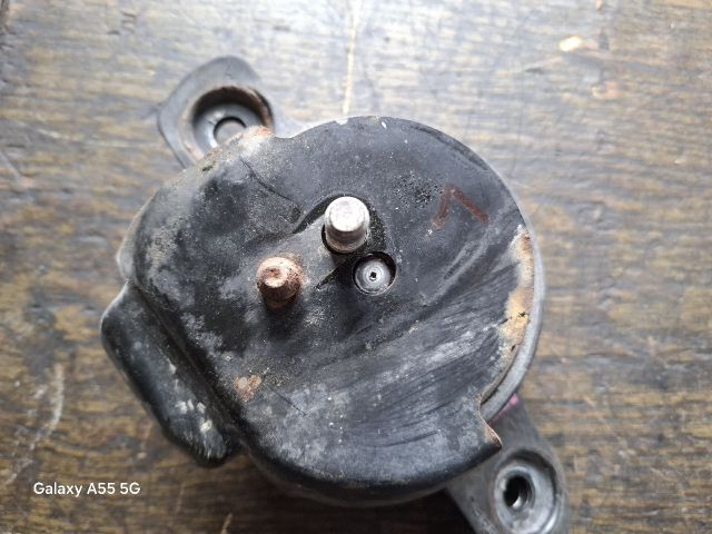 bontott SUBARU IMPREZA Motor Tartó Bak (Fém)