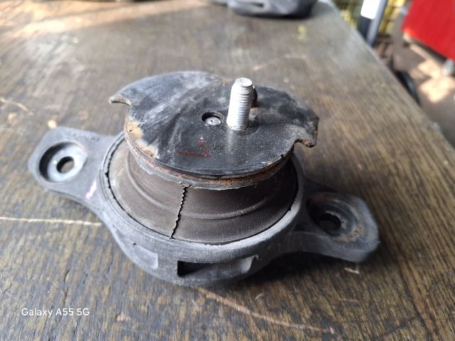 bontott SUBARU IMPREZA Motor Tartó Bak (Fém)