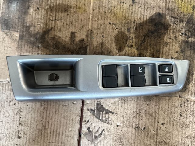 bontott SUBARU IMPREZA Bal első Ablakemelő Kapcsoló