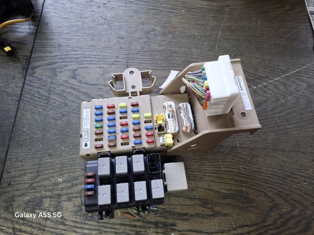 bontott SUBARU IMPREZA Biztosítéktábla Utastér