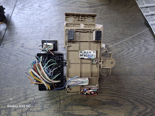 bontott SUBARU IMPREZA Biztosítéktábla Utastér