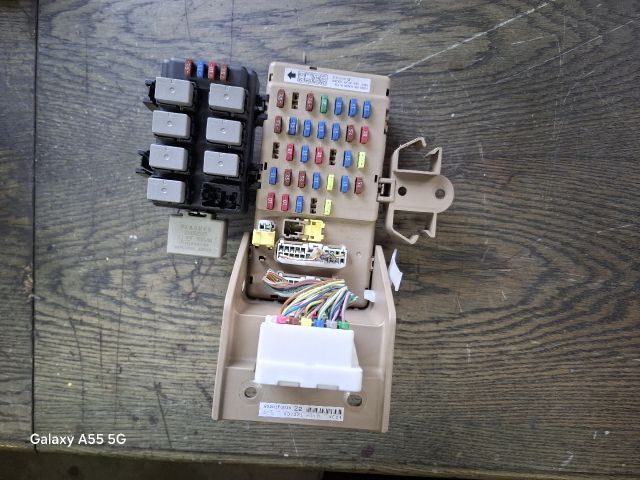 bontott SUBARU IMPREZA Biztosítéktábla Utastér