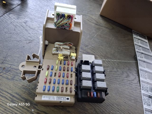 bontott SUBARU IMPREZA Biztosítéktábla Utastér