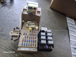 bontott SUBARU IMPREZA Biztosítéktábla Utastér