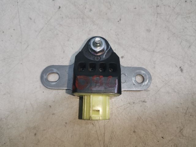 bontott SUBARU IMPREZA Első Középső Ütközés Érzékelő (Homlokfalon)