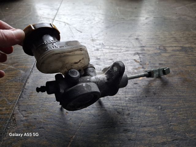 bontott SUBARU IMPREZA Fékfolyadék Tartály