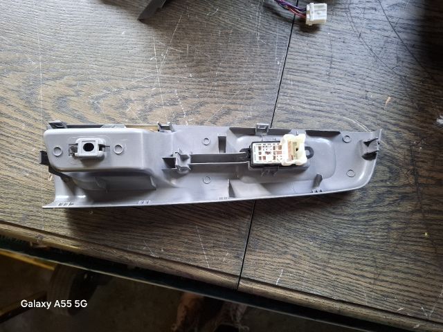 bontott SUBARU IMPREZA Jobb első Ablakemelő Kapcsoló