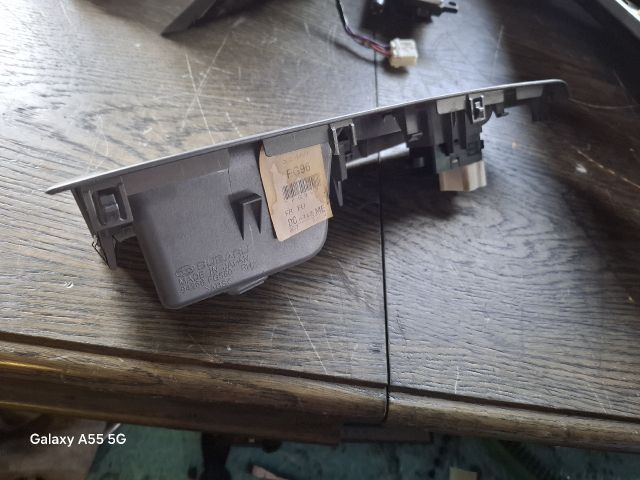 bontott SUBARU IMPREZA Jobb első Ablakemelő Kapcsoló