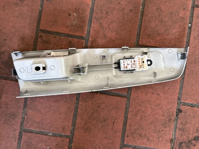 bontott SUBARU IMPREZA Jobb első Ablakemelő Kapcsoló