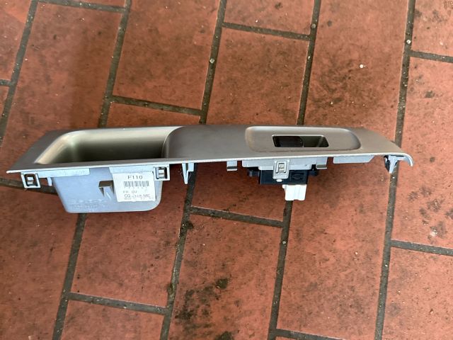 bontott SUBARU IMPREZA Jobb első Ablakemelő Kapcsoló