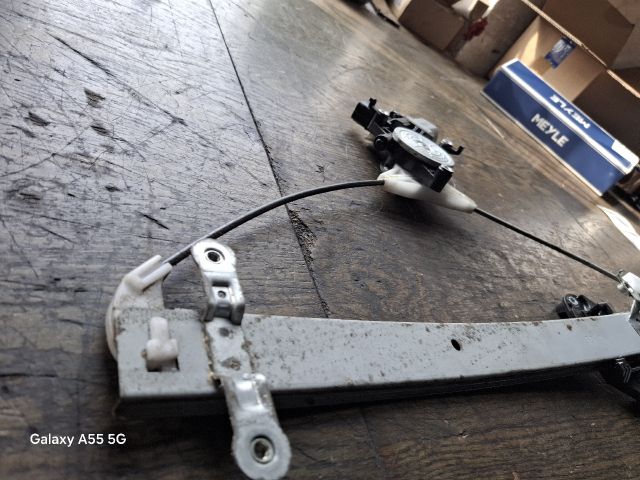 bontott SUBARU IMPREZA Jobb első Ablakemelő Szerkezet (Elektromos)