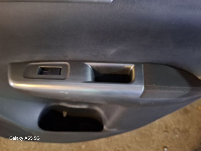 bontott SUBARU IMPREZA Jobb hátsó Ajtó (Részeivel)