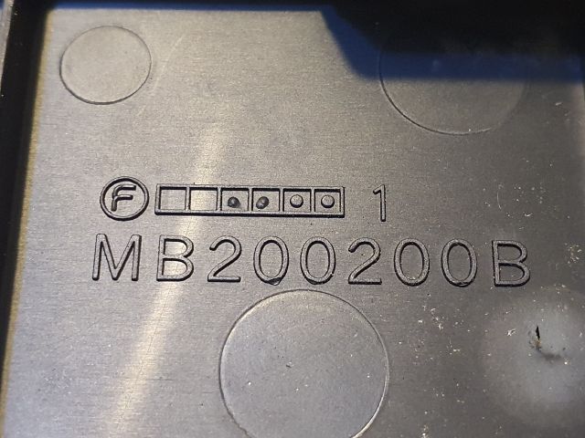 bontott SUBARU LEGACY Biztosítéktábla Motortér