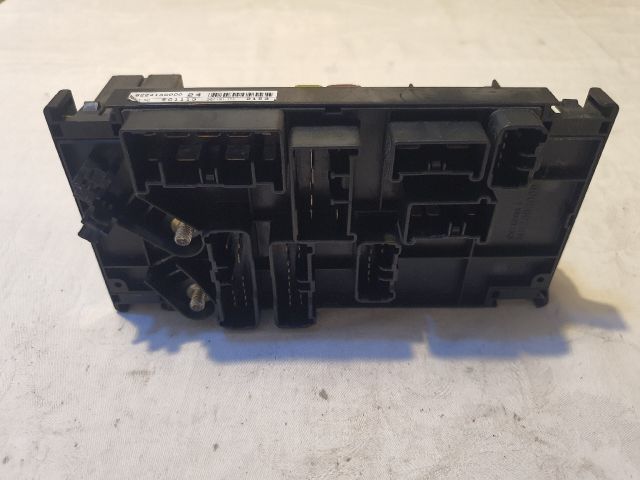 bontott SUBARU LEGACY Biztosítéktábla Motortér