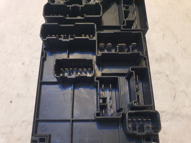 bontott SUBARU LEGACY Biztosítéktábla Motortér