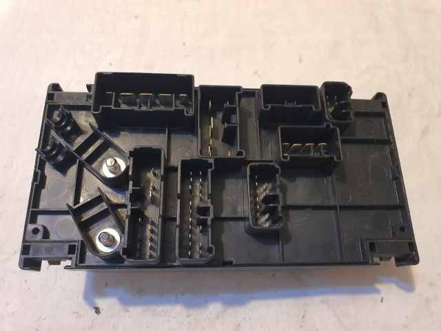 bontott SUBARU LEGACY Biztosítéktábla Motortér