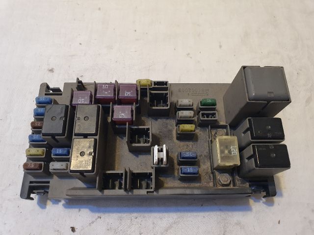 bontott SUBARU LEGACY Biztosítéktábla Motortér