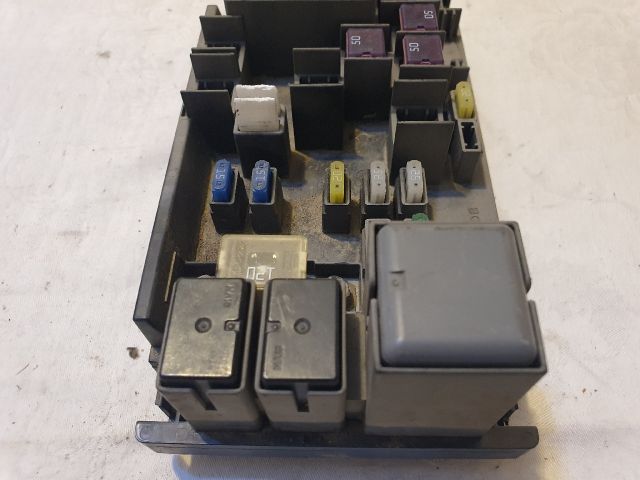 bontott SUBARU LEGACY Biztosítéktábla Motortér