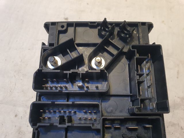 bontott SUBARU LEGACY Biztosítéktábla Motortér