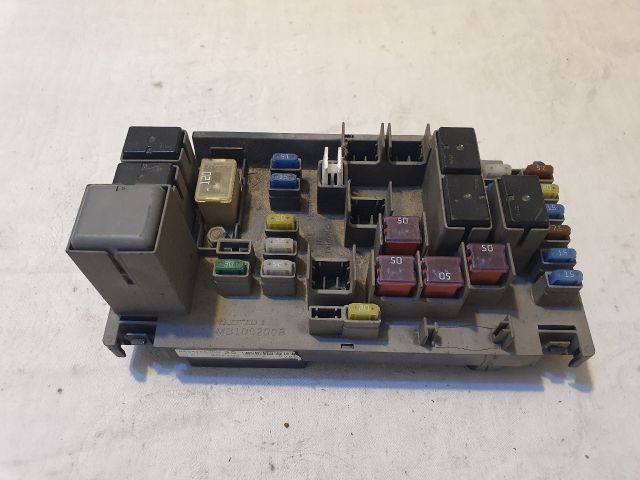 bontott SUBARU LEGACY Biztosítéktábla Motortér