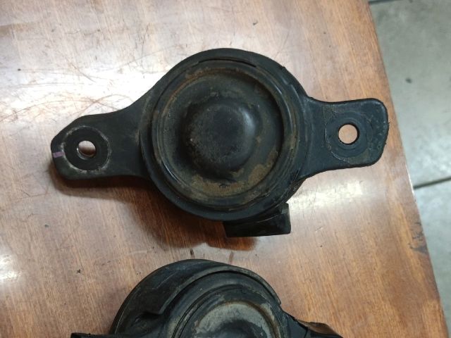 bontott SUBARU LEGACY Motor Tartó Bak (Fém)