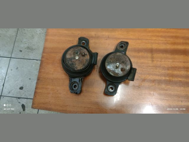 bontott SUBARU LEGACY Motor Tartó Bak (Fém)