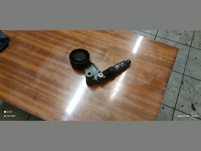 bontott SUBARU LEGACY Szíjfeszítő Görgő