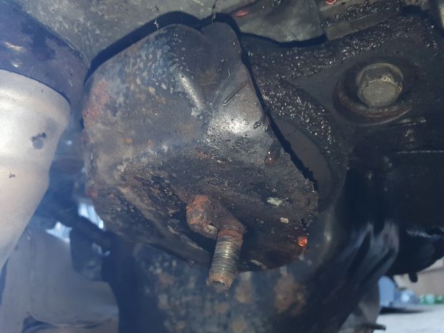 bontott SUBARU LEGACY Motor Tartó Bak Bal