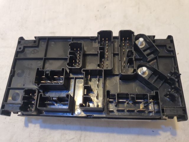 bontott SUBARU LEGACY Biztosítéktábla Motortér