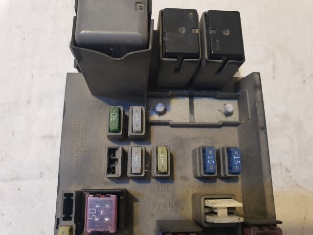 bontott SUBARU LEGACY Biztosítéktábla Motortér