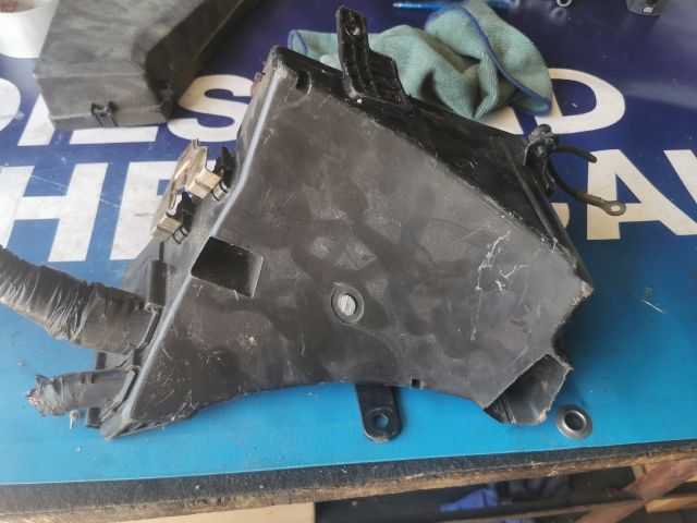 bontott SUBARU LEGACY Biztosítéktábla Motortér