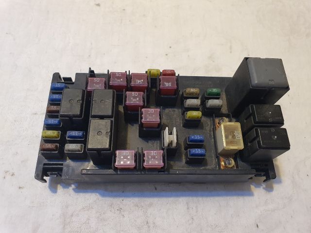 bontott SUBARU LEGACY Biztosítéktábla Motortér