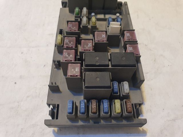 bontott SUBARU LEGACY Biztosítéktábla Motortér