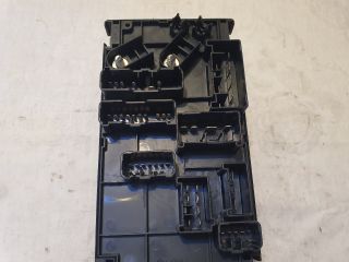 bontott SUBARU LEGACY Biztosítéktábla Motortér