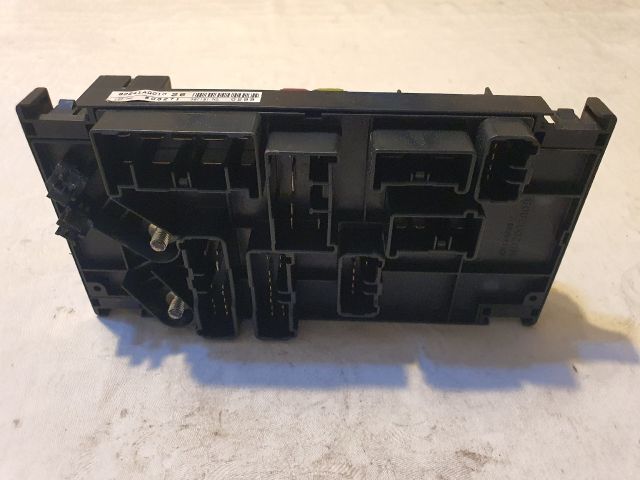 bontott SUBARU LEGACY Biztosítéktábla Motortér