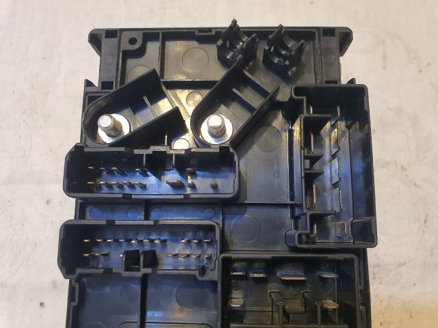 bontott SUBARU LEGACY Biztosítéktábla Motortér